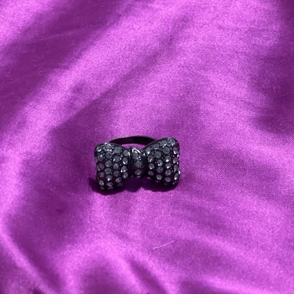 Gunmetal bow ring in Woman’s size 7 - Picture 5 of 5